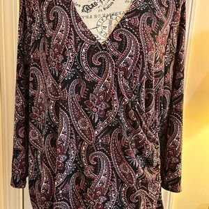 Roz & Ali Paisley V-Neck Top - Red and Black
